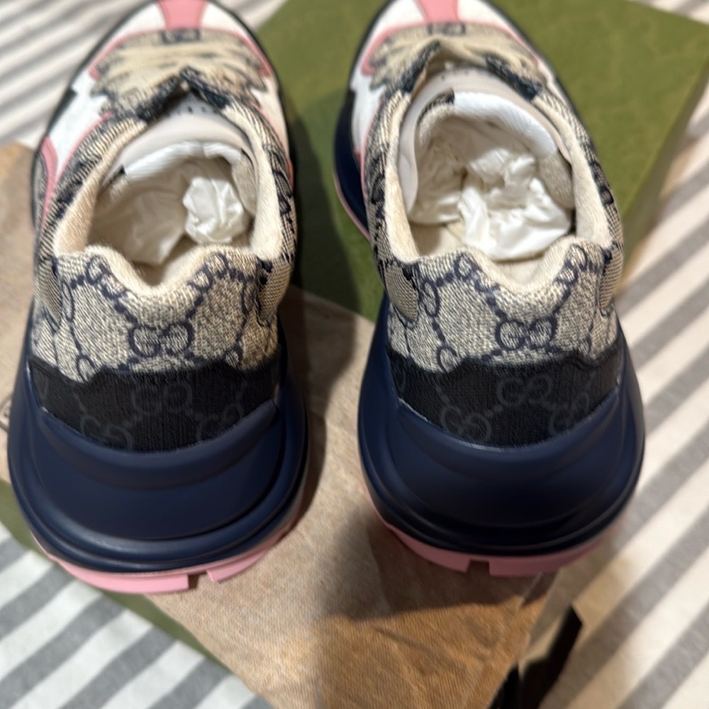 Gucci Pink and Black Lace-Up Shoes - Picture 3 of 5